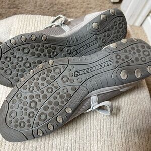 Skechers Gray Flats with Durable Rubber Sole